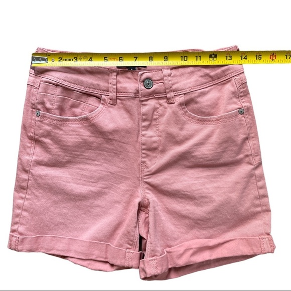 Signature Studio Pink Cuffed Shorts. Size 6 - Picture 5 of 5